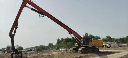 Deere 670 excavator